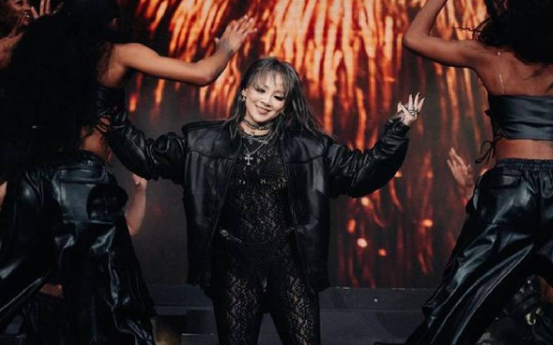 CL 2NE1 AT COACHELLA