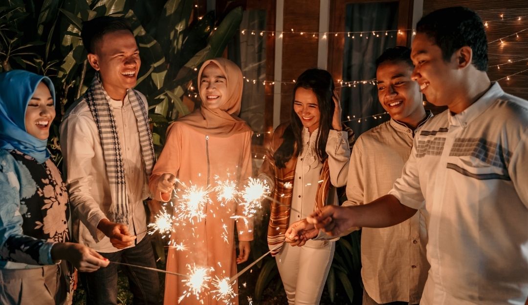 Tips Jitu Memilih Baju Lebaran Agar Tetap Trendy, Gak Harus Putih Kok!