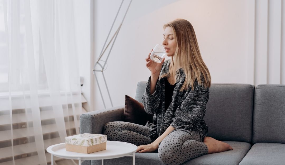 Minum Air Putih Sebelum Tidur Tak Baik Untuk Kesehatan, Kapan Seharusnya?